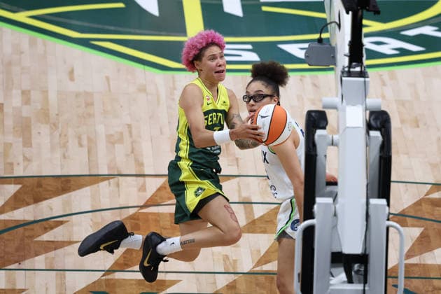July 20, 2026, Seattle, Washington, USA: Seattle Storm guard NATISHA HIEDEMAN (2) drives past Minnesota Lynx guard OLIVIA MILES (5) in the fourth quarter of the WNBA, Basketball Damen, USA match between the Seattle Storm and Minnesota Lynx at Climate Pledge Arena in Seattle. Seattle USA - ZUMAd218 20260720_zsp_d218_021 Copyright: xRichardxDizonx