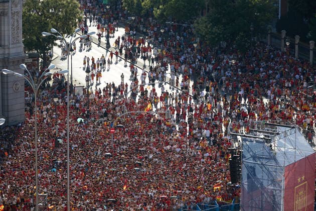 Spain celebrate 2026 FIFA World Cup, WM, Weltmeisterschaft, Fussball triumph in Madrid MADRID, SPAIN - JULY 20: Fans of the Spanish national football team gather around the main stage at the Cibeles Fountain (Fuente de Cibeles) in Madrid, Spain, on July 20, 2026, to celebrate their team s 1-0 extra-time victory over Argentina in the 2026 FIFA World Cup final. Thousands of supporters filled the city center as Spain celebrated winning its second FIFA World Cup title. Ruben Albarran Anadolu Madrid Spain. Editorial use only. Please get in touch for any other usage.  Copyright: x2026xAnadoluxRubenxAlbarranx