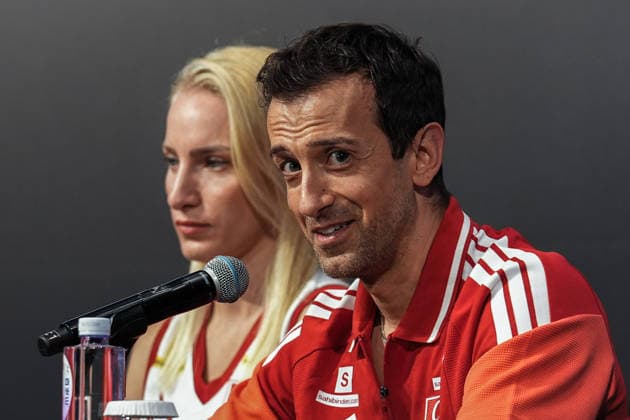 Ahead of 2026 FIVB Volleyball Women s Nations League Finals in China MACAU, CHINA - JULY 21 : Turkish Women s National Volleyball Team Head Coach Daniele Santarelli (R) speaks during a press conference, PK, Pressekonferenz alongside national team, Nationalteam player Gizem Orge (L) at the Andaz Hotel ahead of the final stage of the 2026 FIVB Volleyball Women s Nations League (VNL) on July 21, 2026 in Macau, China. Dilara Irem Sancar Anadolu Macau China. Editorial use only. Please get in touch for any other usage.  Copyright: x2026xAnadoluxDilaraxIremxSancarx