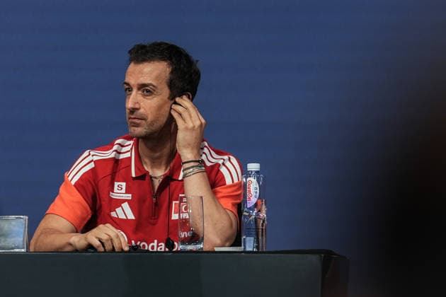 Ahead of 2026 FIVB Volleyball Women s Nations League Finals in China MACAU, CHINA - JULY 21 : Turkish Women s National Volleyball Team Head Coach Daniele Santarelli speaks during a press conference, PK, Pressekonferenz at the Andaz Hotel ahead of the final stage of the 2026 FIVB Volleyball Women s Nations League (VNL) on July 21, 2026 in Macau, China. Dilara Irem Sancar Anadolu Macau China. Editorial use only. Please get in touch for any other usage.  Copyright: x2026xAnadoluxDilaraxIremxSancarx