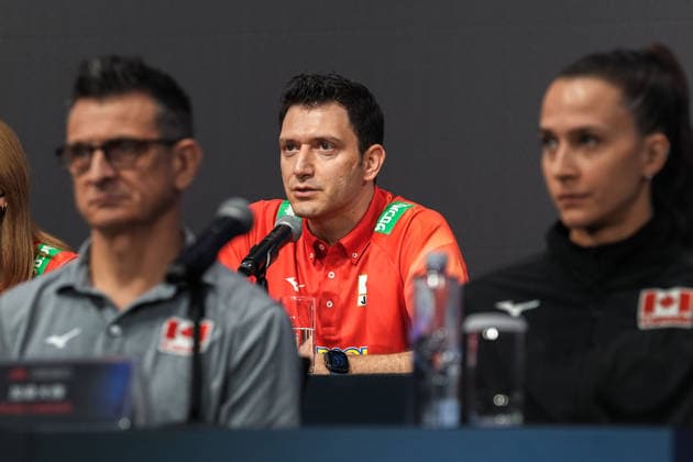 Ahead of 2026 FIVB Volleyball Women s Nations League Finals in China MACAU, CHINA - JULY 21 : Turkish Head Coach of the Japanese Women s National Volleyball Team Ferhat Akbas (C) speaks during a press conference, PK, Pressekonferenz at the Andaz Hotel ahead of the final stage of the 2026 FIVB Volleyball Women s Nations League (VNL) on July 21, 2026 in Macau, China. Dilara Irem Sancar Anadolu Macau China. Editorial use only. Please get in touch for any other usage.  Copyright: x2026xAnadoluxDilaraxIremxSancarx