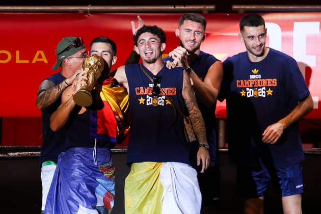 ESP: Spain celebrates World Cup Champions 2026 Alejandro Baena enters the stage at Plaza de Cibeles in Madrid, celebrating with his teammates after winning the World Cup. Madrid Madrid Spain *** ESP Spain Celebrates 2026 World Cup Champions: Alejandro Baena Takes the Stage at Plaza de Cibeles in Madrid, Celebrating with His Teammates After Winning the World Cup Madrid, Madrid, Spain Copyright: xAlejandroxMatiasx