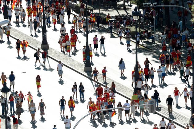 July 20, 2026, Madrid, Madrid, Spain: Aerial view from the observation deck of the Palacio de Cibeles as a massive, euphoric crowd of Spanish soccer fans fills the iconic Plaza de Cibeles hours before the arrival of the national team, Nationalteam to celebrate their 2026 World Cup 1-0 victory over Argentina. Local authorities and the Government Delegation reported a historic turnout of up to two million people across the streets of Madrid, with around 120,000 supporters packing the square itself. Creating a fiercely festive atmosphere, the sea of fans arrived in red and yellow jerseys, enthusiastically waving flags, holding up scarves, and chanting endlessly to secure the best vantage points to welcome La Roja and commemorate the conquest of their much-anticipated second star. Madrid Spain - ZUMAo127 20260720_zep_o127_134 Copyright: xHugoxOrtunox