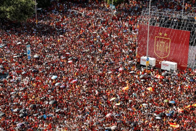July 20, 2026, Madrid, Madrid, Spain: Aerial view from the observation deck of the Palacio de Cibeles as a massive, euphoric crowd of Spanish soccer fans fills the iconic Plaza de Cibeles hours before the arrival of the national team, Nationalteam to celebrate their 2026 World Cup 1-0 victory over Argentina. Local authorities and the Government Delegation reported a historic turnout of up to two million people across the streets of Madrid, with around 120,000 supporters packing the square itself. Creating a fiercely festive atmosphere, the sea of fans arrived in red and yellow jerseys, enthusiastically waving flags, holding up scarves, and chanting endlessly to secure the best vantage points to welcome La Roja and commemorate the conquest of their much-anticipated second star. Madrid Spain - ZUMAo127 20260720_zep_o127_154 Copyright: xHugoxOrtunox
