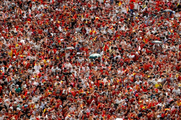 July 20, 2026, Madrid, Madrid, Spain: Aerial view from the observation deck of the Palacio de Cibeles as a massive, euphoric crowd of Spanish soccer fans fills the iconic Plaza de Cibeles hours before the arrival of the national team, Nationalteam to celebrate their 2026 World Cup 1-0 victory over Argentina. Local authorities and the Government Delegation reported a historic turnout of up to two million people across the streets of Madrid, with around 120,000 supporters packing the square itself. Creating a fiercely festive atmosphere, the sea of fans arrived in red and yellow jerseys, enthusiastically waving flags, holding up scarves, and chanting endlessly to secure the best vantage points to welcome La Roja and commemorate the conquest of their much-anticipated second star. Madrid Spain - ZUMAo127 20260720_zep_o127_162 Copyright: xHugoxOrtunox