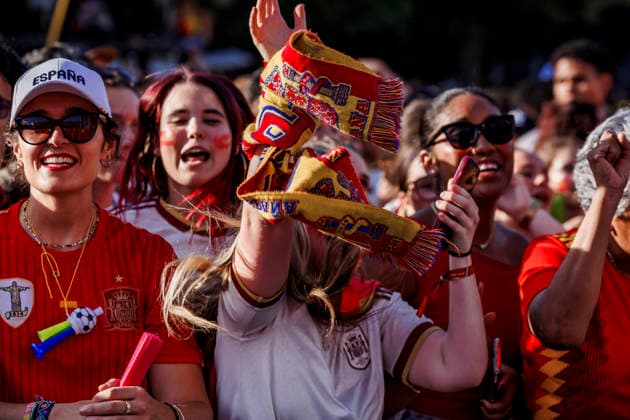 Thousands of supporters filled the city center as Spain celebrated winning its second FIFA World Cup, WM, Weltmeisterschaft, Fussball title - FIFA World Cup 2026 - 20 07 2026 A massive crowd waving Spanish flags celebrates as the Spanish national footbal team, champions of the 2026 FIFA World Cup, returns to Spain and joins the celebrations around the main stage at the Cibeles Fountain on July 20, 2026 in Madrid, Spain Madrid Spain Copyright: xMarinaxFrutos PGSxPhotoxAgencyx