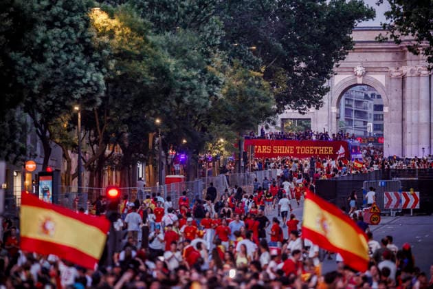 Thousands of supporters filled the city center as Spain celebrated winning its second FIFA World Cup, WM, Weltmeisterschaft, Fussball title - FIFA World Cup 2026 - 20 07 2026 A massive crowd waving Spanish flags celebrates as the Spanish national footbal team, champions of the 2026 FIFA World Cup, returns to Spain and joins the celebrations around the main stage at the Cibeles Fountain on July 20, 2026 in Madrid, Spain Madrid Spain Copyright: xMarinaxFrutos PGSxPhotoxAgencyx