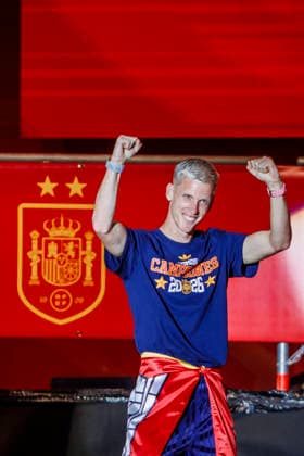 Thousands of supporters filled the city center as Spain celebrated winning its second FIFA World Cup, WM, Weltmeisterschaft, Fussball title - FIFA World Cup 2026 - 20 07 2026 Daniel Olmo celebrated the FIFA World Cup title win on the main stage at the Cibeles Fountain on July 20, 2026 in Madrid, Spain Madrid Spain Copyright: xMarinaxFrutos PGSxPhotoxAgencyx