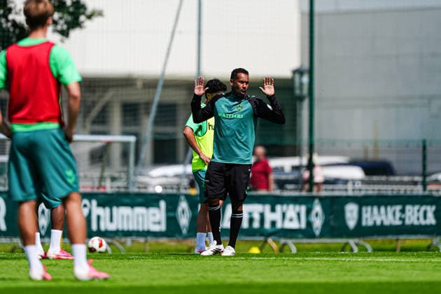 Daniel Thioune (SV Werder Bremen, Trainer) AUT, Training SV Werder Bremen, Fussball, 1. Bundesliga, Saison 2026 2027, 21.07.2026 AUT, Training SV Werder Bremen, Fussball, 1. Bundesliga, Saison 2026 2027, 21.07.2026 Zell am Ziller *** Daniel Thioune, SV Werder Bremen, Coach (AUT), SV Werder Bremen Training, Soccer, Bundesliga 1, 2026–2027 Season, July 21, 2026, Austria, SV Werder Bremen training, soccer, Bundesliga 1, 2026–2027 season, July 21, 2026, Zell am Ziller Copyright: xEibner-Pressefoto MarcelxvonxFehrnx EP_MFN