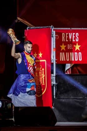 Thousands of supporters filled the city center as Spain celebrated winning its second FIFA World Cup, WM, Weltmeisterschaft, Fussball title - FIFA World Cup 2026 - 20 07 2026 Alex Baena celebrated the FIFA World Cup title win on the main stage at the Cibeles Fountain on July 20, 2026 in Madrid, Spain Madrid Spain Copyright: xMarinaxFrutos PGSxPhotoxAgencyx