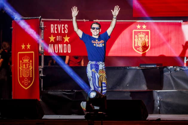 Thousands of supporters filled the city center as Spain celebrated winning its second FIFA World Cup, WM, Weltmeisterschaft, Fussball title - FIFA World Cup 2026 - 20 07 2026 Mikel Oyarzabal celebrated the FIFA World Cup title win on the main stage at the Cibeles Fountain on July 20, 2026 in Madrid, Spain Madrid Spain Copyright: xMarinaxFrutos PGSxPhotoxAgencyx