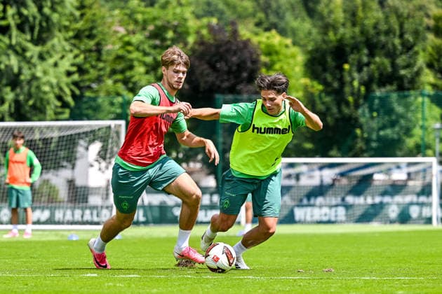 21.07.2026, AUT, Fußball, Herren, 1. Bundesliga, Trainingslager, Saison 2026 2027, Zell am Ziller, SV Werder Bremen Mick Schmetgens (Werder Bremen 33), Dariusz Stalmach (Werder Bremen 23) Zell am Ziller Parkstadion Tirol Österreich *** July 21, 2026, Austria, Soccer, Men s, 1st Bundesliga, Training Camp, 2026–2027 Season, Zell am Ziller, SV Werder Bremen Mick Schmetgen (Werder Bremen 33), Dariusz Stalmach (Werder Bremen 23), Zell am Ziller Parkstadion, Tyrol, Austria Copyright: xNordphotox xHafnerx
