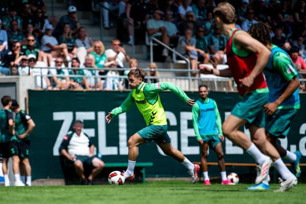 21.07.2026, AUT, Fußball, Herren, 1. Bundesliga, Trainingslager, Saison 2026 2027, Zell am Ziller, SV Werder Bremen Chuki ( Bremen, 20 ) am Ball, Zell am Ziller Parkstadion Tirol Österreich *** July 21, 2026, Austria, Soccer, Men s, 1. Bundesliga, Training Camp, 2026–2027 Season, Zell am Ziller, SV Werder Bremen Chuki Bremen, 20 am Ball, Zell am Ziller Parkstadion, Tyrol, Austria Copyright: xNordphotox xMemmlerx