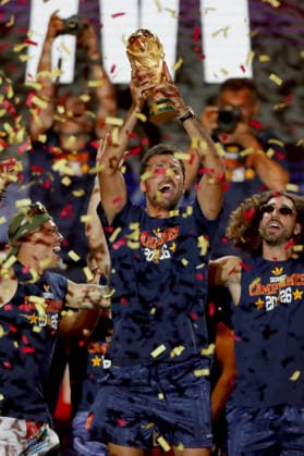 July 20, 2026, Madrid, Madrid, Spain: Spain national team, Nationalteam captain RODRI HERNANDEZ performs the ceremonial build-up ritual on the main stage at Plaza de Cibeles, hyping up his teammates and thousands of cheering supporters before raising the 2026 World Cup trophy. Surrounded by the entire squad and an electric crowd of over 120,000 fans in the squareÃ¢â‚¬part of an estimated two million people who flooded the streets of Madrid to welcome the teamÃ¢â‚¬the midfielder led the national celebrations following Spain s historic 1-0 victory against Argentina, commemorating the conquest of their second world title. Madrid Spain - ZUMAo127 20260720_zep_o127_217 Copyright: xHugoxOrtunox