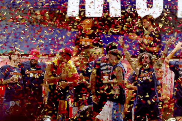 July 20, 2026, Madrid, Madrid, Spain: Spanish forward FERRAN TORRES kisses and lifts the 2026 World Cup trophy surrounded by his teammates on the celebration stage at Plaza de Cibeles. Despite facing heavy public criticism for his performance during the early matches of the tournament, FERRAN TORRES secured his place in Spanish soccer history by scoring the historic winning goal in the 106th minute of the final against Argentina. Up to two million fans flooded the streets of the capital, with 120,000 supporters packing the iconic square, to honor the national team, Nationalteam and witness their heroes commemorate the much-anticipated conquest of their second star. Madrid Spain - ZUMAo127 20260720_zep_o127_278 Copyright: xHugoxOrtunox