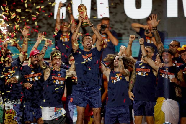 July 20, 2026, Madrid, Madrid, Spain: Spain national team, Nationalteam captain RODRI HERNANDEZ performs the ceremonial build-up ritual on the main stage at Plaza de Cibeles, hyping up his teammates and thousands of cheering supporters before raising the 2026 World Cup trophy. Surrounded by the entire squad and an electric crowd of over 120,000 fans in the squareÃ¢â‚¬part of an estimated two million people who flooded the streets of Madrid to welcome the teamÃ¢â‚¬the midfielder led the national celebrations following Spain s historic 1-0 victory against Argentina, commemorating the conquest of their second world title. Madrid Spain - ZUMAo127 20260720_zep_o127_215 Copyright: xHugoxOrtunox