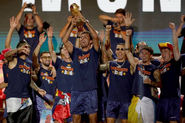 July 20, 2026, Madrid, Madrid, Spain: Spain national team, Nationalteam captain RODRI HERNANDEZ performs the ceremonial build-up ritual on the main stage at Plaza de Cibeles, hyping up his teammates and thousands of cheering supporters before raising the 2026 World Cup trophy. Surrounded by the entire squad and an electric crowd of over 120,000 fans in the squareÃ¢â‚¬part of an estimated two million people who flooded the streets of Madrid to welcome the teamÃ¢â‚¬the midfielder led the national celebrations following Spain s historic 1-0 victory against Argentina, commemorating the conquest of their second world title. Madrid Spain - ZUMAo127 20260720_zep_o127_228 Copyright: xHugoxOrtunox