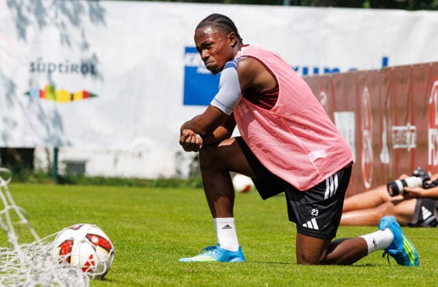 21.07.2026 - Fussball - 2. Fussball-Bundesliga - Saison 2026 2027 - 1. FC Nürnberg FCN Club - Trainingslager Sommer Sommertrainingslager Gais - Bruneck - Südtirol - Zink DaMa - xdaxmax - Mohamed Ali Zoma (23, 1. FC Nürnberg FCN ) beobachtet nachdenklich das Training von aussen *** July 21, 2026 Soccer 2 Bundesliga 2026–2027 Season 1 FC Nuremberg (FCN) Club Summer Training Camp Summer Training Camp in Gais, Brunico, South Tyrol Zink DaMa xdaxmax Mohamed Ali Zoma 23, 1 FC Nuremberg (FCN) watches the training session thoughtfully from the sidelines