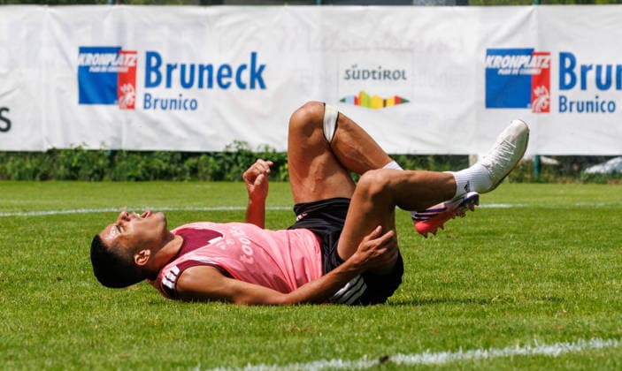 21.07.2026 - Fussball - 2. Fussball-Bundesliga - Saison 2026 2027 - 1. FC Nürnberg FCN Club - Trainingslager Sommer Sommertrainingslager Gais - Bruneck - Südtirol - Zink DaMa - xdaxmax - Ioannis Masouras (21, 1. FC Nürnberg FCN ) mit Schmerzen Verletzung verletzt am Boden *** July 21, 2026 Soccer 2 Soccer Bundesliga 2026–2027 Season 1 FC Nuremberg (FCN) Club Summer Training Camp Summer Training Camp in Gais, Brunico, South Tyrol Zink DaMa xdaxmax Ioannis Masouras 21, 1 FC Nuremberg (FCN) in pain, injured, lying on the ground