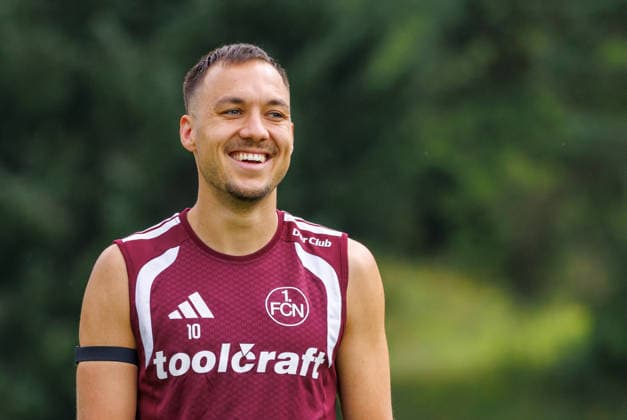21.07.2026 - Fussball - 2. Fussball-Bundesliga - Saison 2026 2027 - 1. FC Nürnberg FCN Club - Trainingslager Sommer Sommertrainingslager Gais - Bruneck - Südtirol - Zink DaMa - xdaxmax - Julian Justvan (10, 1. FC Nürnberg FCN ) lacht Lachen freut sich Freude *** July 21, 2026 Soccer 2 Soccer Bundesliga 2026–2027 Season 1 FC Nuremberg (FCN) Club Summer Training Camp Summer Training Camp in Gais, Brunico, South Tyrol Zink DaMa xdaxmax Julian Justvan 10, 1 FC Nuremberg FCN laughs, is happy, feels joy