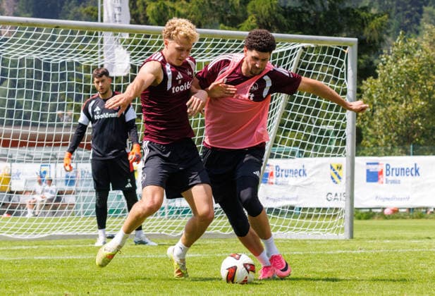 21.07.2026 - Fussball - 2. Fussball-Bundesliga - Saison 2026 2027 - 1. FC Nürnberg FCN Club - Trainingslager Sommer Sommertrainingslager Gais - Bruneck - Südtirol - Zink DaMa - xdaxmax - Piet Scobel (19, 1. FC Nürnberg FCN ) Khalid Abu El Haija (44, 1. FC Nürnberg FCN ) *** July 21, 2026 Soccer 2 Soccer Bundesliga 2026–2027 Season 1 FC Nuremberg (FCN) Club Summer Training Camp Summer Training Camp in Gais, Brunico, South Tyrol Zink DaMa xdaxmax Piet Scobel 19, 1 FC Nuremberg (FCN) Khalid Abu El Haija 44, 1 FC Nuremberg (FCN)