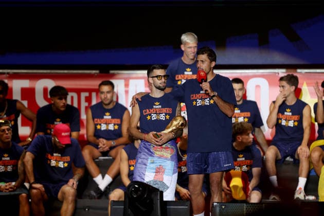 July 20, 2026, Madrid, Madrid, Spain: Spanish midfielder ALEX BAENA (L) holds the 2026 World Cup trophy alongside team captain RODRI HERNANDEZ (R) on the main stage at Plaza de Cibeles as they pay an emotional tribute to MARIA CAAMANO MUNEZ (not pictured), a young fan known as the soccer warrior princess who sadly passed away from Ewing s Sarcoma in April 2026. MARIA became a profound inspiration for La Roja during their Euro 2024 campaign. Surrounded by over 120,000 supporters packed in the squareÃ¢â‚¬part of an estimated two million people who flooded the streets of MadridÃ¢â‚¬the players honored her memory and fighting spirit prior to raising the trophy to commemorate Spain s historic second world title following their 1-0 victory over Argentina. Madrid Spain - ZUMAo127 20260720_zep_o127_283 Copyright: xHugoxOrtunox