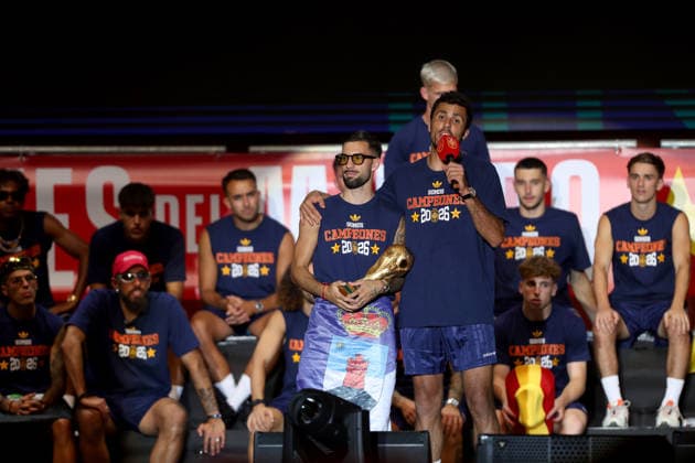 July 20, 2026, Madrid, Madrid, Spain: Spanish midfielder ALEX BAENA (L) holds the 2026 World Cup trophy alongside team captain RODRI HERNANDEZ (R) on the main stage at Plaza de Cibeles as they pay an emotional tribute to MARIA CAAMANO MUNEZ (not pictured), a young fan known as the soccer warrior princess who sadly passed away from Ewing s Sarcoma in April 2026. MARIA became a profound inspiration for La Roja during their Euro 2024 campaign. Surrounded by over 120,000 supporters packed in the squareÃ¢â‚¬part of an estimated two million people who flooded the streets of MadridÃ¢â‚¬the players honored her memory and fighting spirit prior to raising the trophy to commemorate Spain s historic second world title following their 1-0 victory over Argentina. Madrid Spain - ZUMAo127 20260720_zep_o127_286 Copyright: xHugoxOrtunox