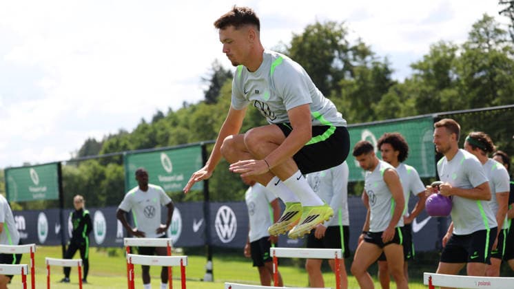 VfL Trainingslager, Weimarer Land Blankenhain, 21.07.2026, Fußball, Herren, Saison 2026 2027, 2. BL, VfL Wolfsburg, Sommer-Trainingslager: Tag 3., Dzenan Pejcinovic (VfL Wolfsburg) Weimarer Land, Thüringen Deutschland *** VfL Training Camp, Weimarer Land Blankenhain, July 21, 2026, Soccer, Men s, 2026–2027 Season, 2. Bundesliga, VfL Wolfsburg, Summer Training Camp Day 3, Dzenan Pejcinovic, VfL Wolfsburg, Weimarer Land, Thuringia, Germany