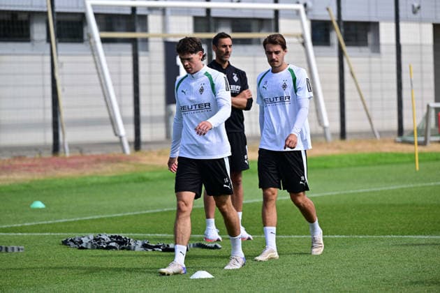21.07.2026; Moenchengladbach; Fussball, Herren, Saison 2026 2027, Training Borussia Moenchengladbach v. li. Philipp Sander (Gladbach), Florian Neuhaus (Gladbach) DFL regulations prohibit any use of photographs as image sequences and or quasi-video. ista-Borussia-Park NRW Deutschland *** July 21, 2026, Mönchengladbach Soccer, Men s, 2026–2027 Season, Borussia Mönchengladbach Training: From left, Philipp Sander (Gladbach), Florian Neuhaus (Gladbach). DFL regulations prohibit any use of photographs as image sequences and or quasi-video content. Borussia Park, North Rhine-Westphalia, Germany