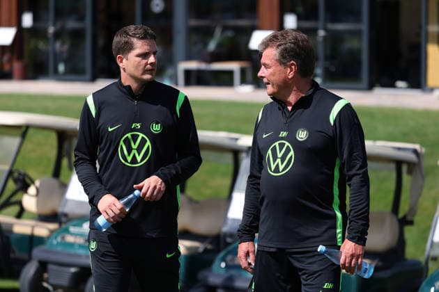 VfL Trainingslager, Weimarer Land Blankenhain, 21.07.2026, Fußball, Herren, Saison 2026 2027, 2. BL, VfL Wolfsburg, Sommer-Trainingslager: Tag 3., Sportdirektor Pirmin Schwegler (VfL Wolfsburg), Geschäftsführer Dieter Hecking (VfL Wolfsburg) Weimarer Land, Thüringen Deutschland *** VfL Training Camp, Weimarer Land Blankenhain, July 21, 2026, Soccer, Men s, 2026–2027 Season, 2. Bundesliga, VfL Wolfsburg, Summer Training Camp Day 3, Sporting Director Pirmin Schwegler (VfL Wolfsburg), Managing Director of Sports Dieter Hecking (VfL Wolfsburg), Weimarer Land, Thuringia, Germany