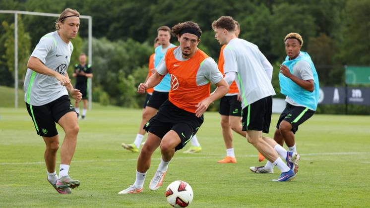 VfL Trainingslager, Weimarer Land Blankenhain, 21.07.2026, Fußball, Herren, Saison 2026 2027, 2. BL, VfL Wolfsburg, Sommer-Trainingslager: Tag 3. Lovro Majer (VfL Wolfsburg), Fraser Hornby (VfL Wolfsburg) Weimarer Land, Thüringen Deutschland *** VfL Training Camp, Weimarer Land Blankenhain, July 21, 2026, Soccer, Men s, 2026–2027 Season, 2. Bundesliga, VfL Wolfsburg, Summer Training Camp Day 3: Lovro Majer (VfL Wolfsburg), Fraser Hornby (VfL Wolfsburg), Weimarer Land, Thuringia, Germany