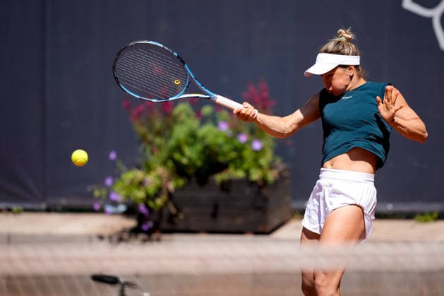 MSC Hamburg Ladies Open - Day 2 Seventh seed Yulia Putintseva of Kazakhstan plays against Mona Barthel of Germany during their round of 32 match at the 2026 MSC Hamburg Ladies Open women s tennis tournament at Am Rothenbaum in Hamburg, Germany. Hamburg Hamburg Germany  Copyright: xOwenxHammondx originalFilename:hammond-2026msch260721_npPxf.jpg