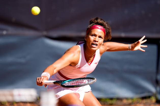 MSC Hamburg Ladies Open - Day 2 Naima Karamoko of Switzerland plays with partner Irina Bara of Romania during their round of 16 doubles match against Jesika Maleckova and Miriam Skoch of the Czech Republic at the 2026 MSC Hamburg Ladies Open Women s tennis tournament in Hamburg, Germany. Hamburg Hamburg Germany  Copyright: xOwenxHammondx originalFilename:hammond-2026msch260721_npVd4.jpg
