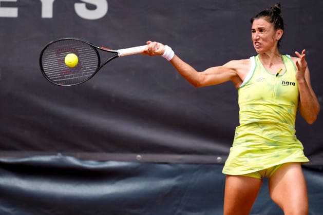 MSC Hamburg Ladies Open - Day 2 Sara Sorribes Tormo of Spain plays against Alina Charaeva of Armenia during their round of 32 match at the 2026 MSC Hamburg Ladies Open women s tennis tournament at Am Rothenbaum in Hamburg, Germany. Hamburg Hamburg Greece  Copyright: xOwenxHammondx originalFilename:hammond-2026msch260721_npQC9.jpg