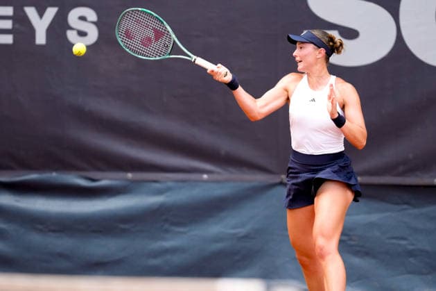 MSC Hamburg Ladies Open - Day 2 Hamburg, Germany 21 Jul 2026 - Alina Charaeva (ARM) in action during their R32 match against Sara Sorribes Tormo (ESP) at the 2026 MSC Hamburg Ladies Open Women s tennis tournament taking place at Am Rothenbaum, Hamburg, Germany. Hamburg Hamburg Greece  Copyright: xOwenxHammondx originalFilename:hammond-2026msch260721_npjUm.jpg