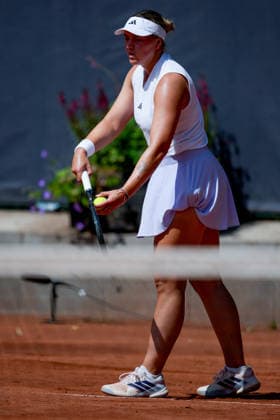 MSC Hamburg Ladies Open - Day 2 Jule Niemeier of Germany plays against Maria Lourdes Carle of Argentina during their round of 32 match at the 2026 MSC Hamburg Ladies Open women s tennis tournament at Am Rothenbaum in Hamburg, Germany. Hamburg Hamburg Greece  Copyright: xOwenxHammondx originalFilename:hammond-2026msch260721_npwYk.jpg