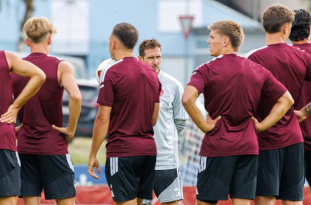 21.07.2026 - Fussball - 2. Fussball-Bundesliga - Saison 2026 2027 - 1. FC Nürnberg FCN Club - Trainingslager Sommer Sommertrainingslager Gais - Bruneck - Südtirol - Zink DaMa - xdaxmax - Miroslav Miro Klose ( Trainer 1. FC Nürnberg FCN ) spricht zu Mannschaft Team *** July 21, 2026 Soccer 2 Soccer Bundesliga 2026–2027 Season 1. FC Nürnberg (FCN) Club Summer Training Camp Summer Training Camp in Gais, Bruneck, South Tyrol Zink DaMa xdaxmax Miroslav Miro Klose, Coach of 1. FC Nürnberg FCN Addresses the Team