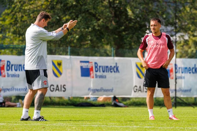 21.07.2026 - Fussball - 2. Fussball-Bundesliga - Saison 2026 2027 - 1. FC Nürnberg FCN Club - Trainingslager Sommer Sommertrainingslager Gais - Bruneck - Südtirol - Zink DaMa - xdaxmax - Miroslav Miro Klose ( Trainer 1. FC Nürnberg FCN ) gibt Anweisungen an Julian Justvan (10, 1. FC Nürnberg FCN ) *** July 21, 2026 Soccer 2 Soccer Bundesliga 2026–2027 Season 1 FC Nuremberg (FCN) Club Summer Training Camp Summer Training Camp in Gais, Brunico, South Tyrol Zink DaMa xdaxmax Miroslav Miro Klose, Coach of 1 FC Nürnberg FCN gives instructions to Julian Justvan 10, 1 FC Nuremberg FCN