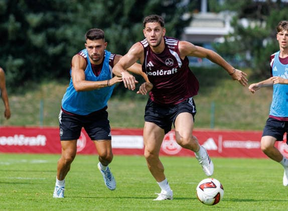 21.07.2026 - Fussball - 2. Fussball-Bundesliga - Saison 2026 2027 - 1. FC Nürnberg FCN Club - Trainingslager Sommer Sommertrainingslager Gais - Bruneck - Südtirol - Zink DaMa - xdaxmax - Alexios Kalogeropoulos (4, 1. FC Nürnberg FCN ) Styopa Mkrtchyan (5, 1. FC Nürnberg FCN ) *** July 21, 2026 Soccer 2 Soccer Bundesliga 2026–2027 Season 1 FC Nuremberg FCN Club Summer Training Camp Summer Training Camp in Gais, Brunico, South Tyrol Zink DaMa xdaxmax Alexios Kalogeropoulos 4, 1 FC Nuremberg FCN Styopa Mkrtchyan 5, 1 FC Nuremberg FCN
