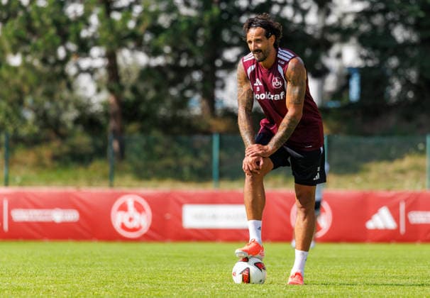 21.07.2026 - Fussball - 2. Fussball-Bundesliga - Saison 2026 2027 - 1. FC Nürnberg FCN Club - Trainingslager Sommer Sommertrainingslager Gais - Bruneck - Südtirol - Zink DaMa - xdaxmax - Adriano Grimaldi (39, 1. FC Nürnberg FCN ) nachdenklich *** July 21, 2026 Soccer 2 Bundesliga 2026–2027 Season 1 FC Nuremberg (FCN) Club Summer Training Camp Summer Training Camp in Gais, Brunico, South Tyrol Zink DaMa xdaxmax Adriano Grimaldi 39, 1 FC Nuremberg (FCN) pensive