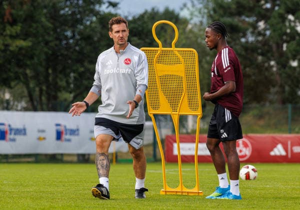 21.07.2026 - Fussball - 2. Fussball-Bundesliga - Saison 2026 2027 - 1. FC Nürnberg FCN Club - Trainingslager Sommer Sommertrainingslager Gais - Bruneck - Südtirol - Zink DaMa - xdaxmax - Miroslav Miro Klose ( Trainer 1. FC Nürnberg FCN ) gibt Anweisungen an Mohamed Ali Zoma (23, 1. FC Nürnberg FCN ) *** July 21, 2026 Soccer 2 Soccer Bundesliga 2026–2027 Season 1 FC Nuremberg (FCN) Club Summer Training Camp Summer Training Camp in Gais, Brunico, South Tyrol Zink DaMa xdaxmax Miroslav Miro Klose, Coach of 1 FC Nürnberg FCN gives instructions to Mohamed Ali Zoma, 23, 1. FC Nürnberg FCN