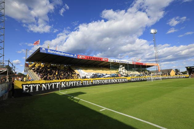 SÖLVESBORG, SVERIGE 20260721 Mjällbys fans pa läktaren med tifo inför tisdagens fotbollsmatch, andra kvalomgangen till Champions League, första mötet Mjällby AIF- Lincoln Red Imps FC, pa Strandvallen i Sölvesborg, Sverige, 21 juli 2026. SÖLVESBORG SVERIGE x10600x *** SÖLVESBORG, SWEDEN July 21, 2026 Mjällby fans in the stands with a tifo ahead of Tuesday’s soccer match, the second qualifying round of the Champions League, the first leg between Mjällby AIF and Lincoln Red Imps FC, at Strandvallen in Sölvesborg, Sweden, July 21, 2026 SÖLVESBORG SWEDEN x10600x  Copyright: xAndreasxHillergren TTx CHAMPIONS LEAGUE KVAL MJÄLLBY-LINCOLN RED IMPS