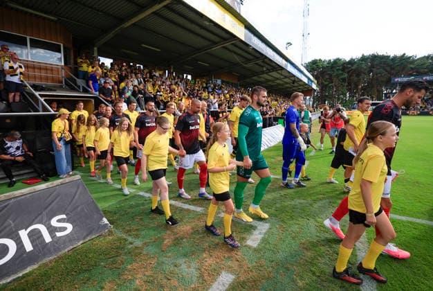 SÖLVESBORG, SVERIGE 20260721 Spelarna kommer in pa plan inför tisdagens fotbollsmatch, andra kvalomgangen till Champions League, första mötet Mjällby AIF- Lincoln Red Imps FC, pa Strandvallen i Sölvesborg, Sverige, 21 juli 2026. SÖLVESBORG SVERIGE x10600x *** SÖLVESBORG, SWEDEN July 21, 2026 The players take the field ahead of Tuesday’s soccer match—the second qualifying round of the Champions League, the first leg between Mjällby AIF and Lincoln Red Imps FC—at Strandvallen in Sölvesborg, Sweden, July 21, 2026 SÖLVESBORG SWEDEN x10600x  Copyright: xAndreasxHillergren TTx CHAMPIONS LEAGUE KVAL MJÄLLBY-LINCOLN RED IMPS