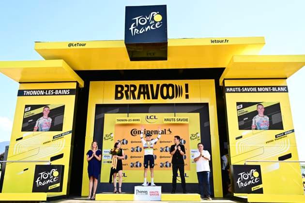 Tour de France 2026 Stage 16 THONON-LES-BAINS, FRANCE - JULY 21 : Evenepoel Remco (BEL) of Red Bull - BORA - Hansgrohe pictured during the podium ceremony of stage 16 of the 113rd edition of Tour de France an UCI World Tour 2.UWT Individual Time Trial stage for Men Elite of 26 km with start in Evian-les-Bains and finish in Thonon-les-Bains on July 21, 2026 in Thonon-les-Bains, France, 21 07 2026 Thonon-les-Bains France  Copyright: xPeterxDexVoechtx