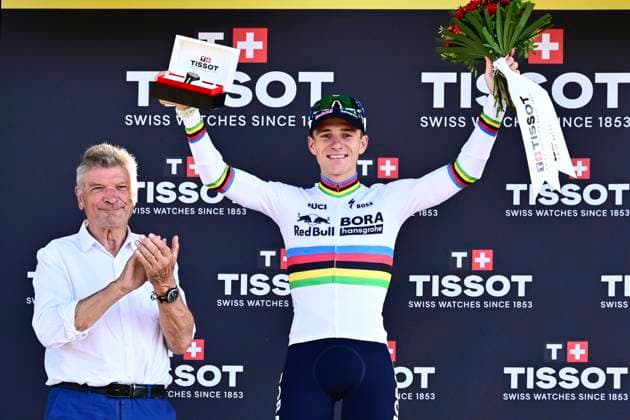 Tour de France 2026 Stage 16 THONON-LES-BAINS, FRANCE - JULY 21 : Evenepoel Remco (BEL) of Red Bull - BORA - Hansgrohe pictured during the podium ceremony of stage 16 of the 113rd edition of Tour de France an UCI World Tour 2.UWT Individual Time Trial stage for Men Elite of 26 km with start in Evian-les-Bains and finish in Thonon-les-Bains on July 21, 2026 in Thonon-les-Bains, France, 21 07 2026 Thonon-les-Bains France  Copyright: xPeterxDexVoechtx