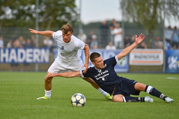 Julian BELL (1860 Muenchen), Aktion,Zweikampf. Fussball Landespokal Bayern 1.Spieltag SV Eintracht Berglern - TSV 1860 Muenchen am 21.07.2026. *** Julian BELL 1860 Munich, Action, One-on-One, Soccer, Bavarian State Cup, Matchday 1: SV Eintracht Berglern vs. TSV 1860 Munich on July 21, 2026