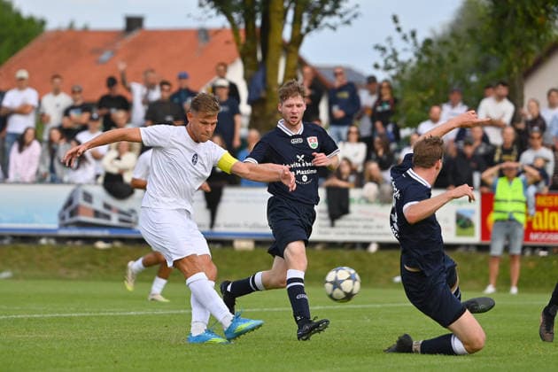 Torchance Florian NIEDRELECHNER (TSV 1860 Muenchen).Aktion,Schuss Fussball Landespokal Bayern 1.Spieltag SV Eintracht Berglern - TSV 1860 Muenchen am 21.07.2026. *** Goal opportunity: Florian NIEDRELECHNER, TSV 1860 Munich; play, shot; soccer; Bavarian State Cup; Matchday 1; SV Eintracht Berglern vs. TSV 1860 Munich on July 21, 2026
