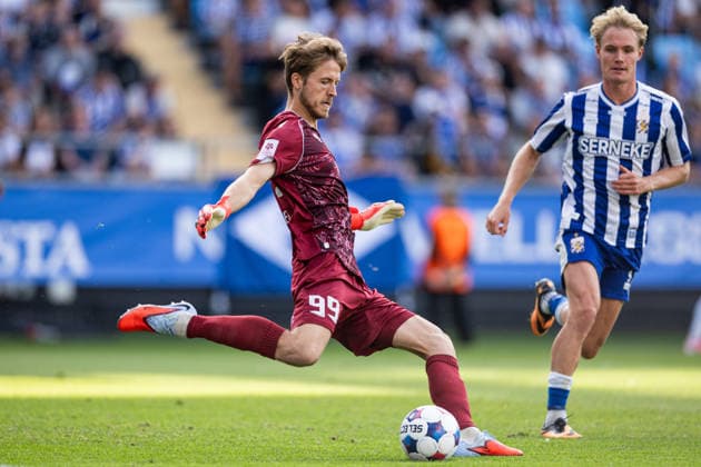 260721 Karl Vallner of Tallinna FCI Levadia and Max Fenger of IFK Göteborg during the UEFA Conference League qualification match between IFK Göteborg and Tallinna FCI Levadia on July 21, 2026 in Göteborg. Photo: Michael Erichsen BILDBYRAN COP 89 MI1000 fotboll football soccer fotball uefa conference league conference league kval qualifying round qualification ifk göteborg tallinna fci levadia bbeng *** July 21, 2026: Karl Vallner of Tallinna FCI Levadia and Max Fenger of IFK Göteborg during the UEFA Conference League qualifying match between IFK Göteborg and Tallinna FCI Levadia on July 21, 2026 in Gothenburg. Photo by Michael Erichsen. BILDBYRAN COP 89 MI1000 soccer football fotball UEFA Conference League Conference League qualifiers qualifying round qualification IFK Göteborg Tallinna FCI Levadia bbeng  Copyright: MICHAELxERICHSEN BB260721MI016