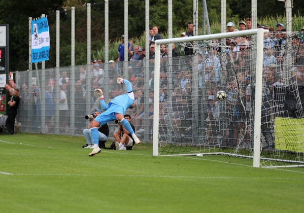 Fussball, Herren, Saison 2026 2027, SV Eintracht Berglern - TSV 1860 München, Toto-Pokal 0:2 durch Raphael Wach (TSV 1860 München) Tor durch direkten Freistoss hier im Bild Keeper Ganslmeier ohne Chance *** Soccer, Men s, 2026–2027 Season, SV Eintracht Berglern vs. TSV 1860 Munich, Toto Cup: 0–2. Goal by Raphael Wach of TSV 1860 Munich on a direct free kick—pictured here, goalkeeper Ganslmeier had no chance.