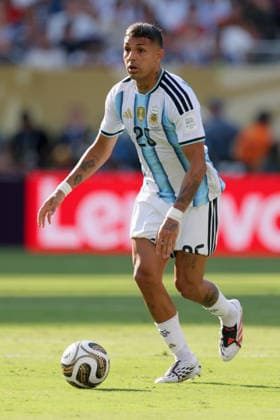 Spain v Argentina: Final - FIFA World Cup, WM, Weltmeisterschaft, Fussball 2026 Facundo Medina of Argentina on the ball during the FIFA World Cup 2026 Final match between Spain and Argentina at New York New Jersey Stadium on July 19, 2026 in East Rutherford, United States. East Rutherford New York New Jersey Stadium NJ United States Copyright: xAllstarxPicturexLibraryxLtdx